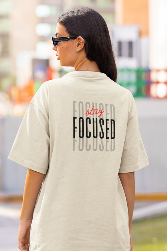 Beiges Oversized T-Shirt Damen/Herren mit stay focused Motivation Backprint FHO