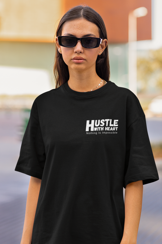 Schwarzes Oversized T-Shirt Damen/Herren mit Hustle with Heart Motivation Print FHO"