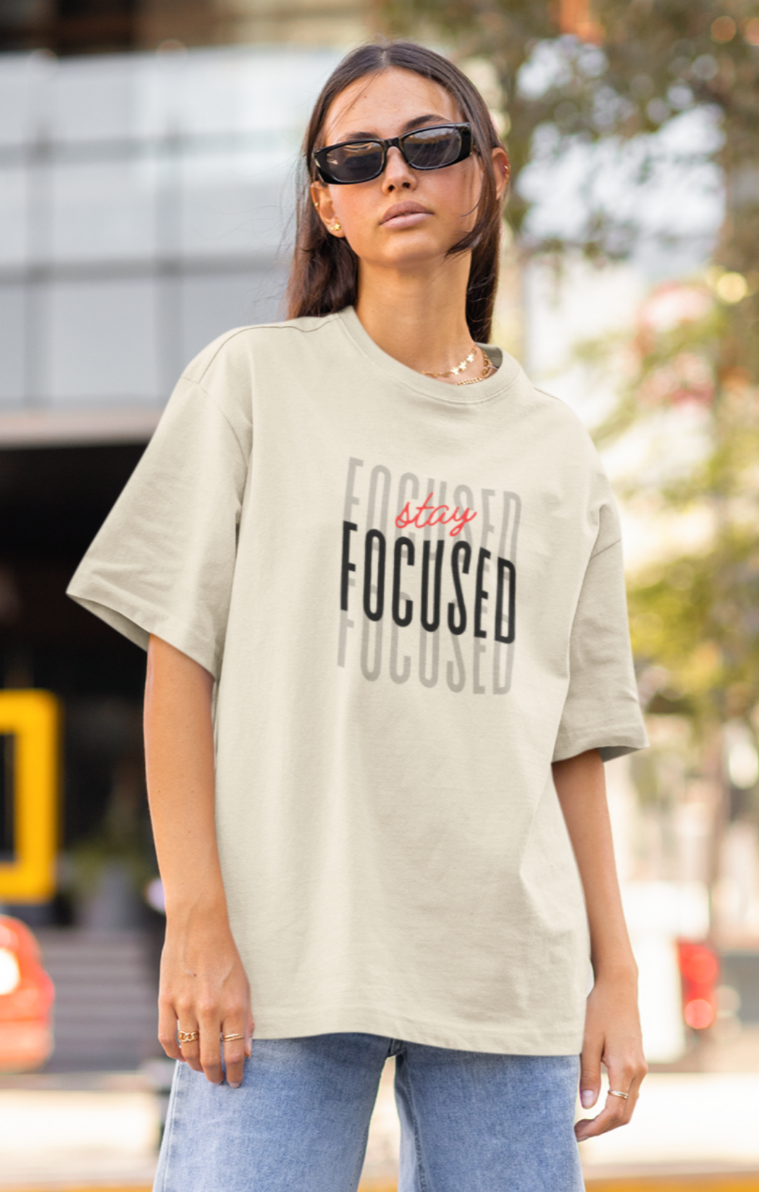 Creme Oversized T-Shirt Damen/Herren mit stay Focused Motivation Print FHO